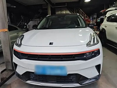 Lynk & Co 06