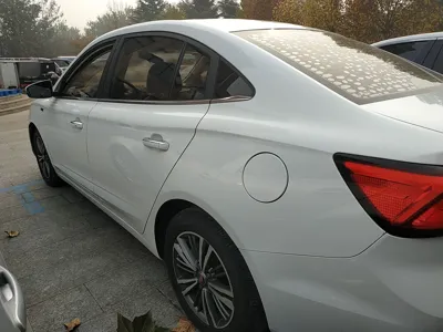 Roewe i5