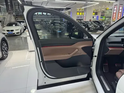 Nio ES8