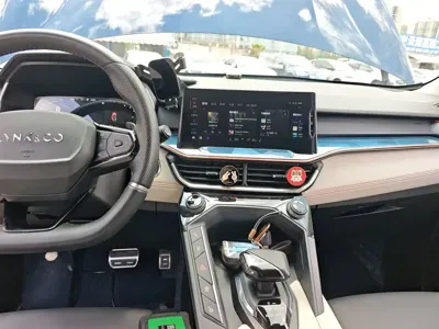Lynk & Co 06