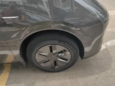 Li Auto Li MEGA