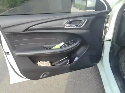 Roewe i5