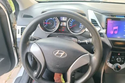 Hyundai Elantra (5th Generation