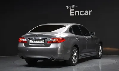 Infiniti M