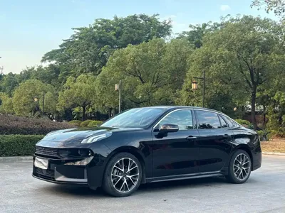 Lynk & Co 03