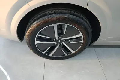 Li Auto L6
