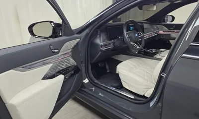 BMW i7