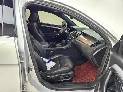 Ford Taurus