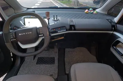 Baojun E300