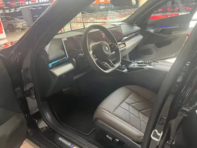 BMW i5