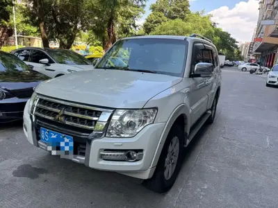 Mitsubishi Pajero (Import)
