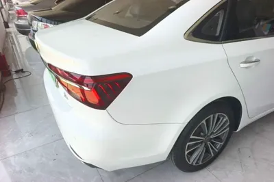 Roewe i6
