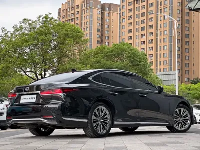 Lexus LS