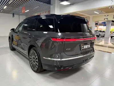 Nio ES8