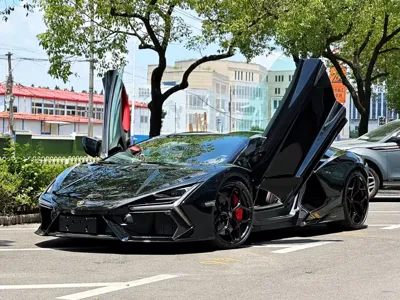 Lamborghini Revuelto