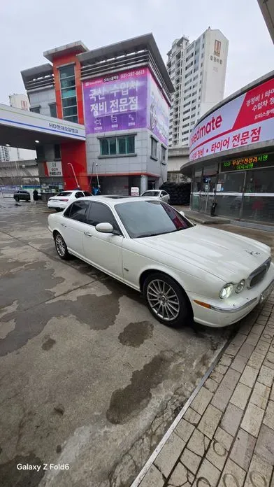 Jaguar XJ