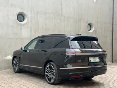 Nio ES8