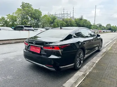 Lexus LS