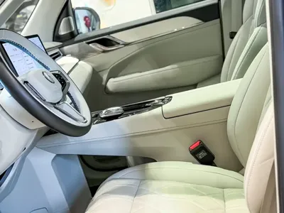 Volvo EM90