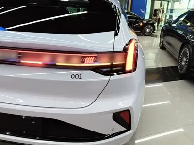 Zeekr 001
