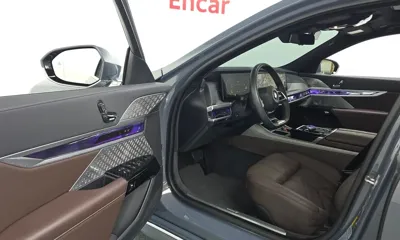 BMW i7