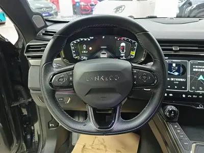 Lynk & Co 01