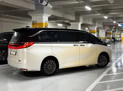 Lexus LM