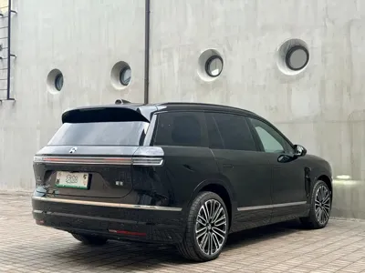 Nio ES8
