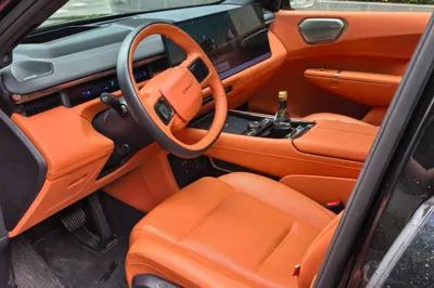 Lynk & Co 900