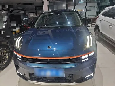 Lynk & Co 06