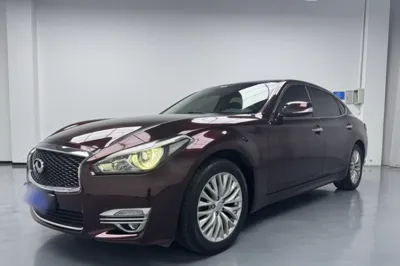 Infiniti Q70