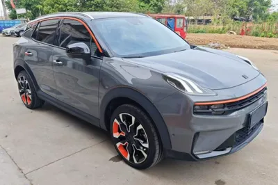 Lynk & Co 06