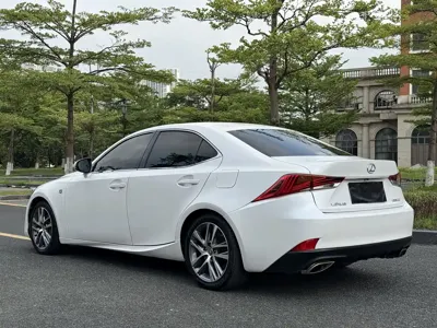Lexus IS