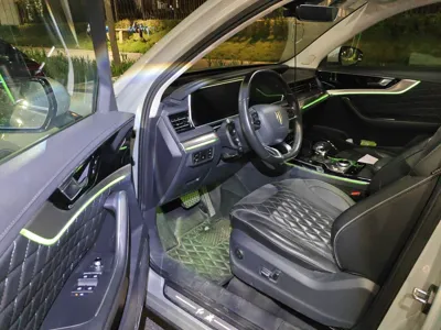 Hongqi HS5