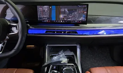 BMW i7