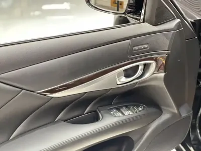 Infiniti Q70