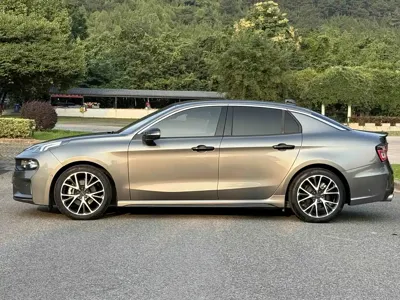 Lynk & Co 03