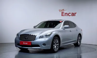 Infiniti Q70