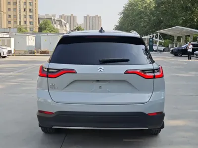 Nio ES8