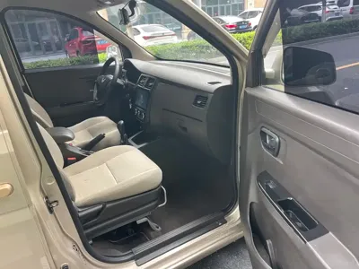 Wuling Rongguang V
