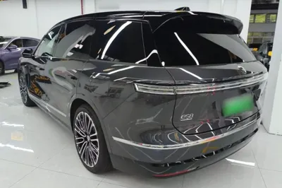Nio ES8