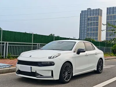 Lynk & Co 03