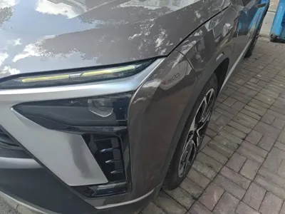 Nio ES8