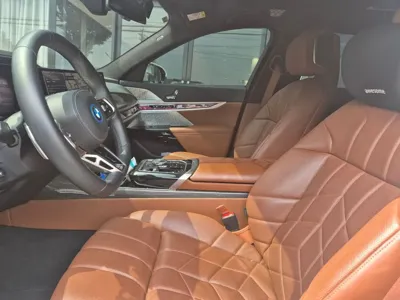 BMW i7