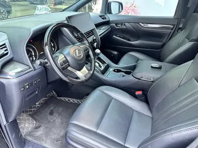 Lexus LM