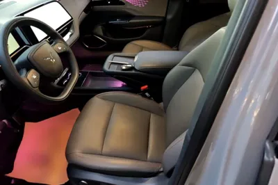 Hongqi EH7