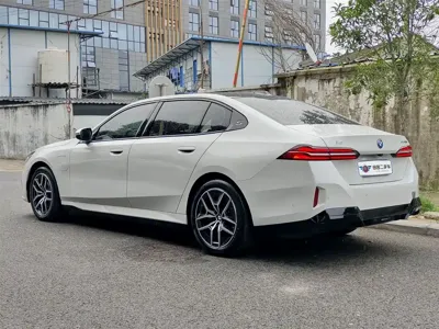 BMW i5