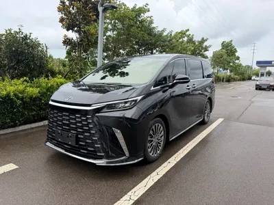 Lexus LM
