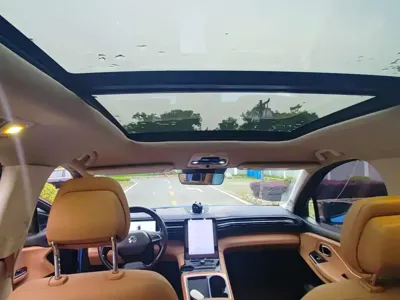 Nio ES8