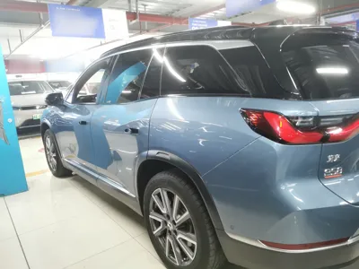 Nio ES8
